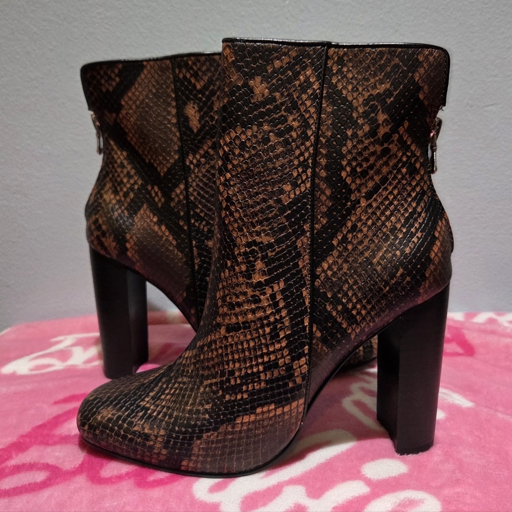 Aqua Women's Soren Brown Leather Block Heel Ankle Boot, Size 6.5 - Picture 6 of 11